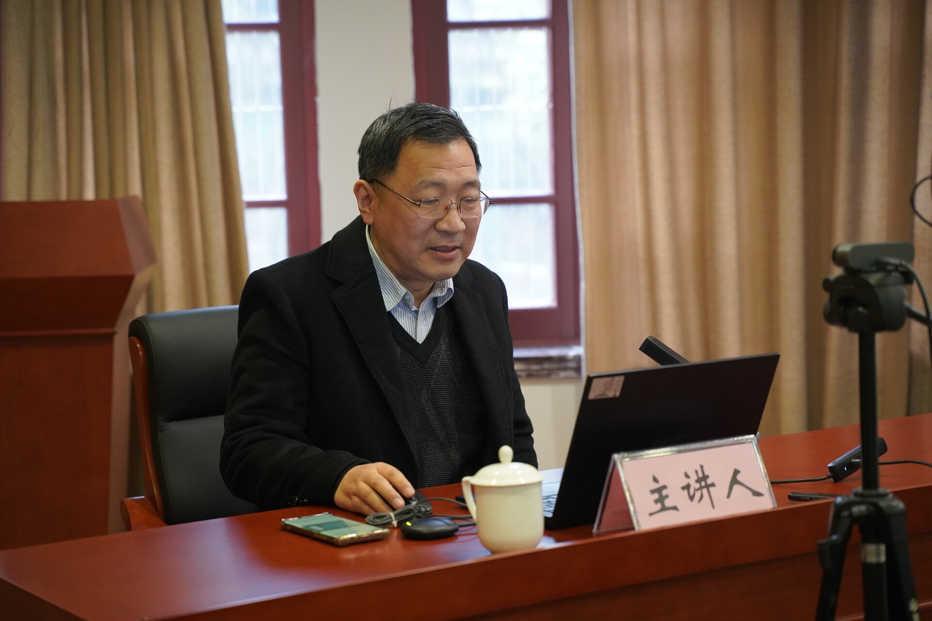 梅俊·如何用AI辅助高效写公文16讲-书籍-学习资料-电子书夸克网盘资源分享